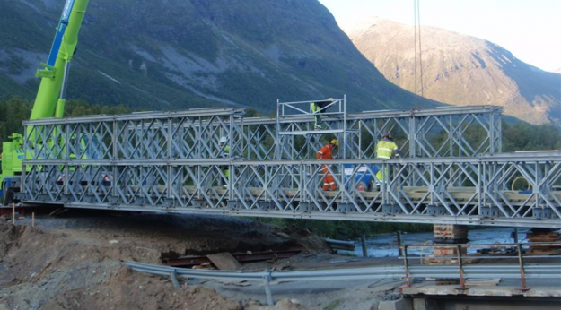 I løpet av ca. ei uke skal midlertidige bruer erstatte noen av fagverksbruene som er blitt stengt etter brukollapsen på Tretten.